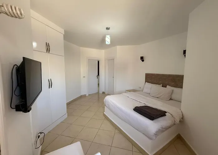 Apartment Appartemnt And Swimming Pool